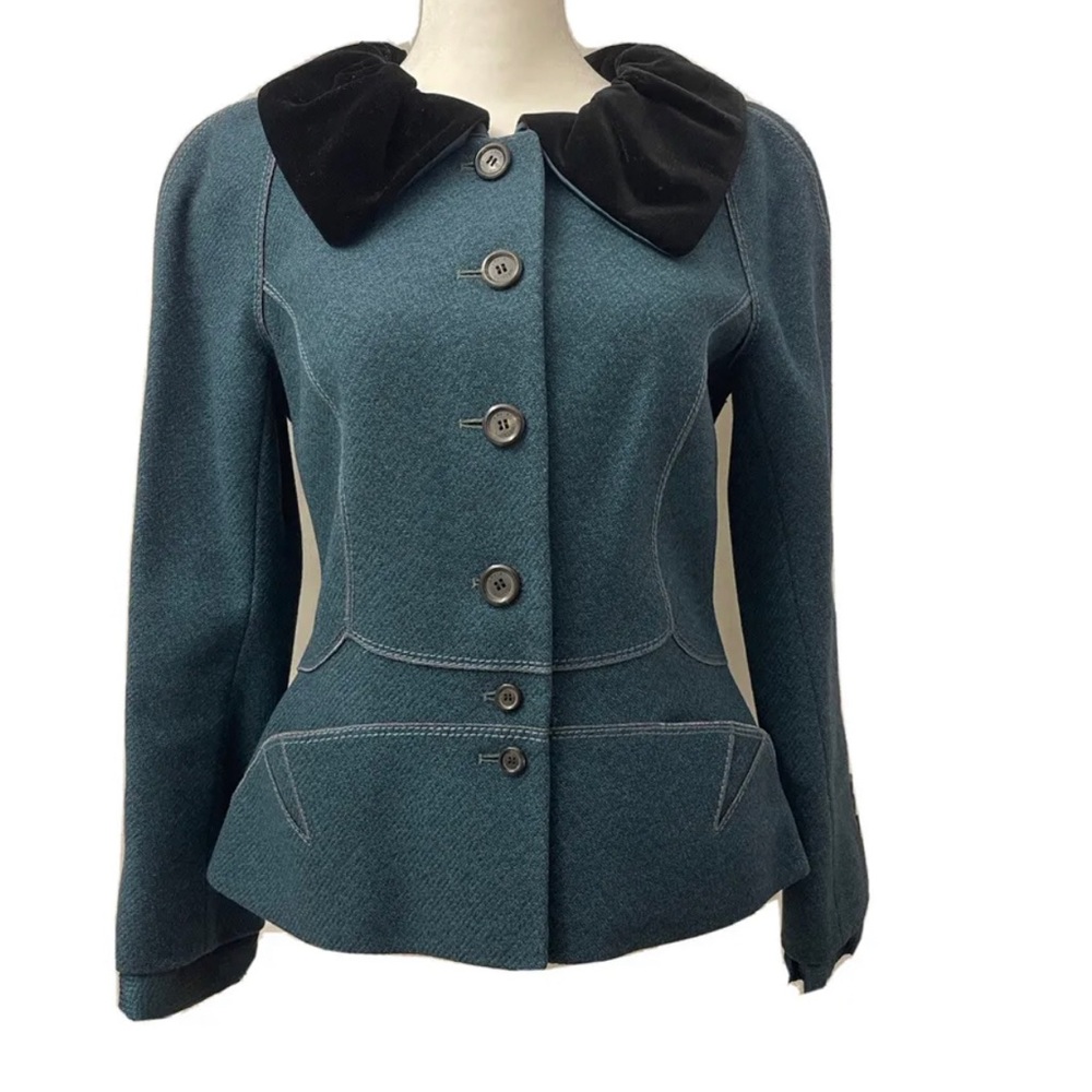 100% Authentic Louis Vuitton Green jacket blazer with velvet collar and buttons
